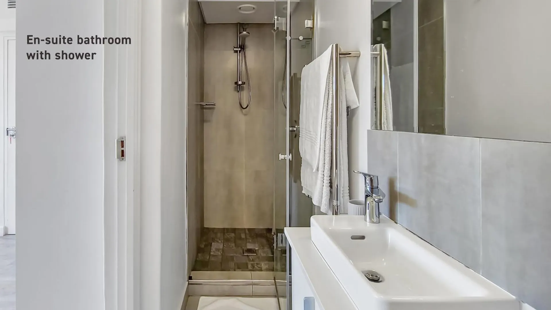Chic, 2 Bed With Mountain Views! Walk To The Waterfront! Apartment Cape Town
