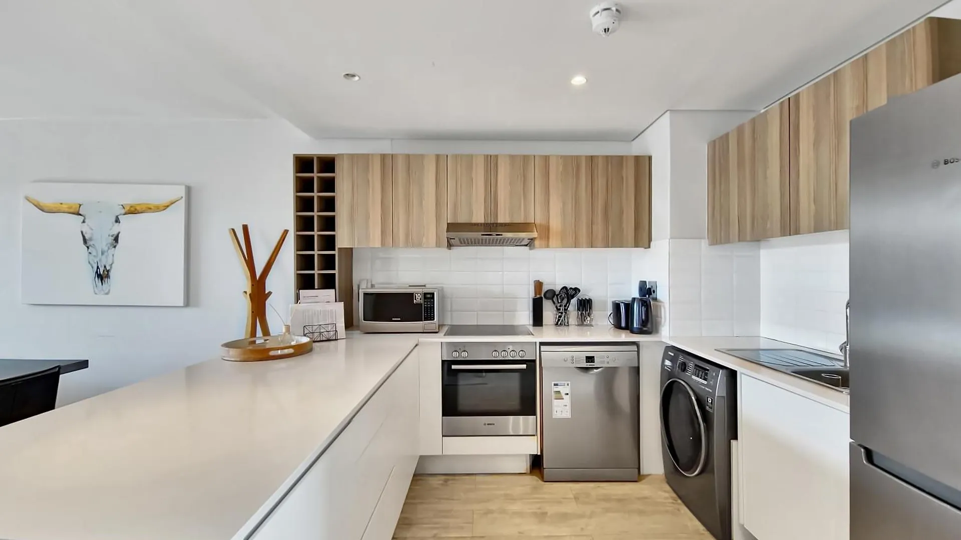 Chic, 2 Bed With Mountain Views! Walk To The Waterfront! Apartment Cape Town