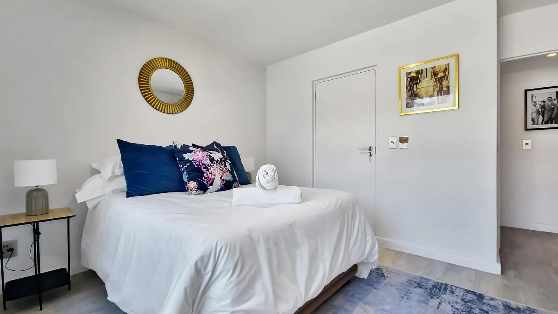 Chic, 2 Bed With Mountain Views! Walk To The Waterfront! Apartment Cape Town
