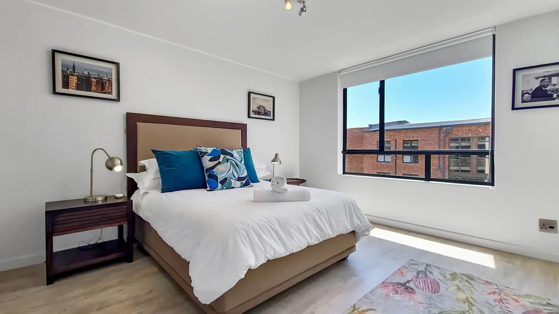 Chic, 2 Bed With Mountain Views! Walk To The Waterfront! Apartment Cape Town 0*,  South Africa