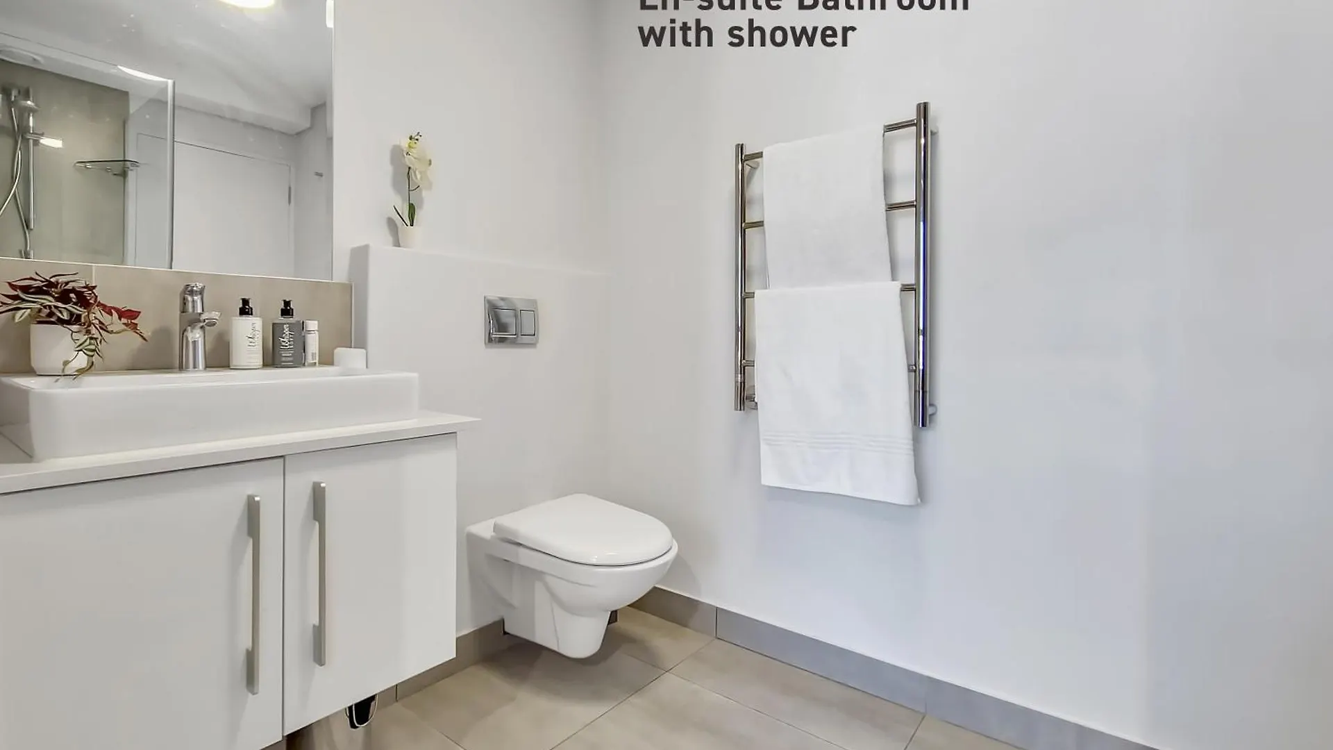 Chic, 2 Bed With Mountain Views! Walk To The Waterfront! Apartment Cape Town South Africa