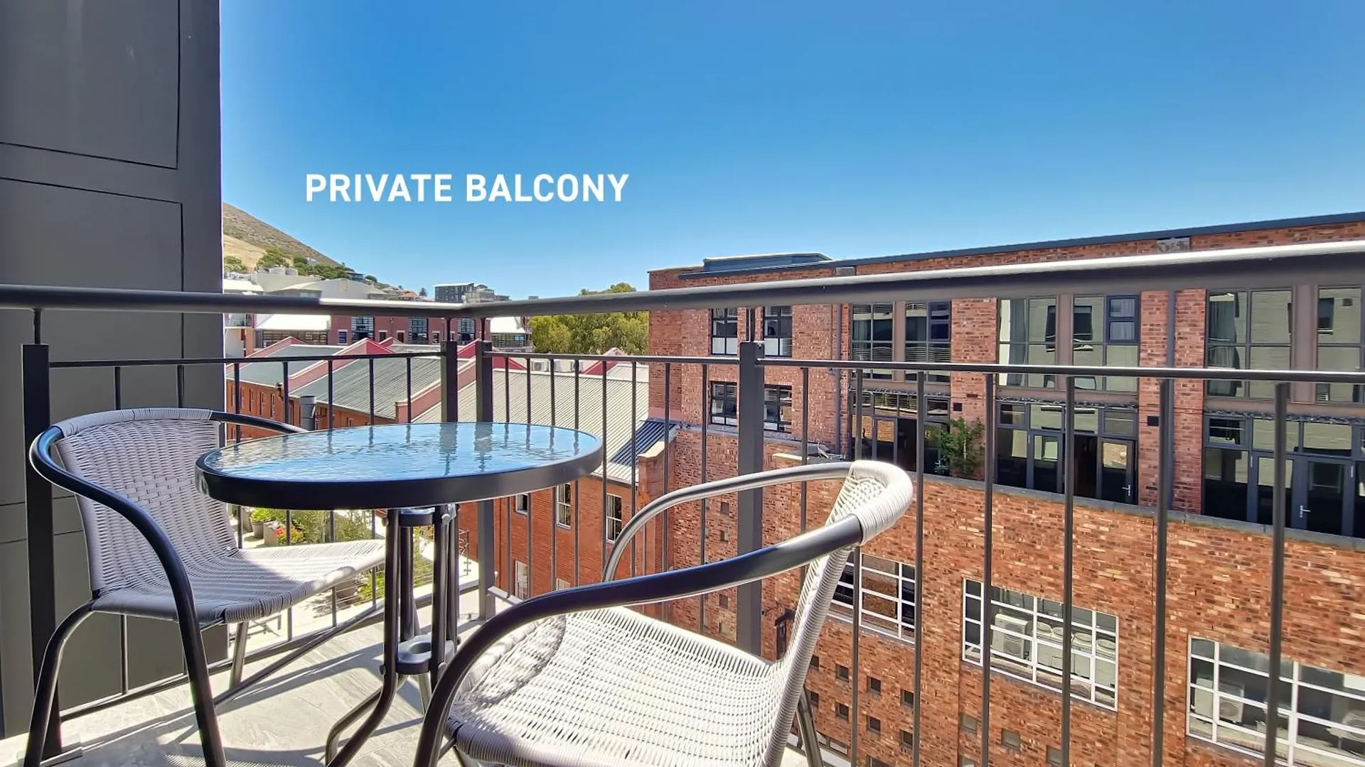 Chic, 2 Bed With Mountain Views! Walk To The Waterfront! Apartment Cape Town